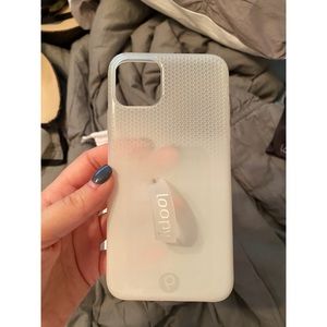 NWOT White Ombré Loopy Case